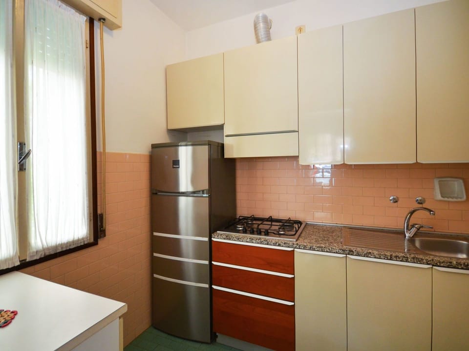 Property, Room, Cabinetry, Kitchen, Furniture, Countertop, Interior Design, Major Appliance, Building, Kitchen Stove