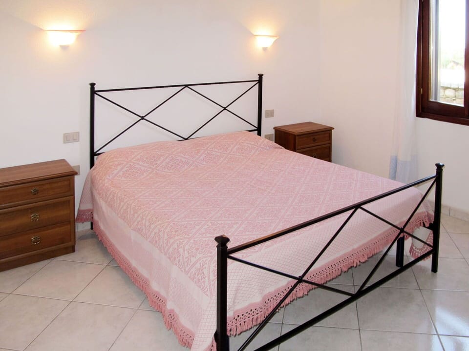Furniture, Light, Comfort, Wood, Bed Frame, Lighting, Interior Design, Rectangle, Shade, Floor