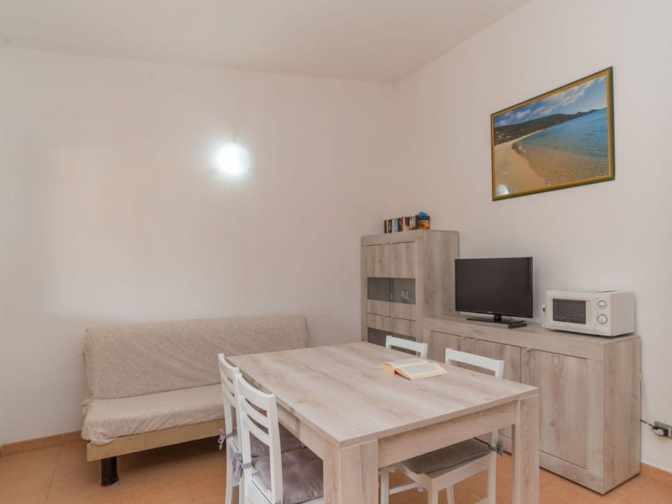 Table, Property, Building, Wood, Desk, Interior Design, Cabinetry, Computer Desk, Floor