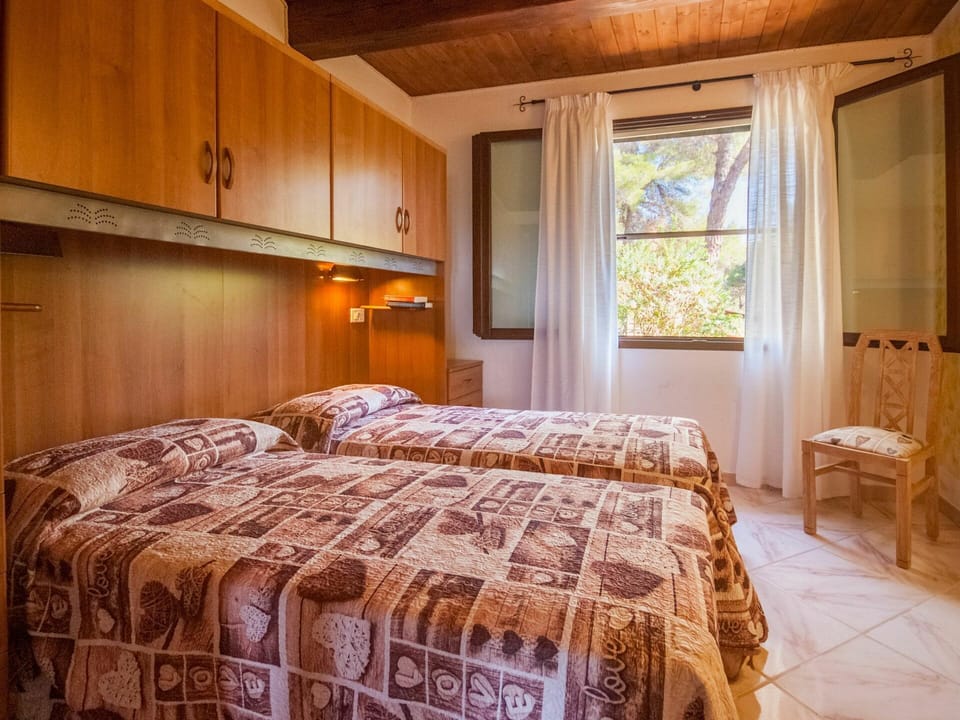 Property, Furniture, Window, Building, Wood, Textile, Interior Design, Cabinetry, Comfort, Architecture