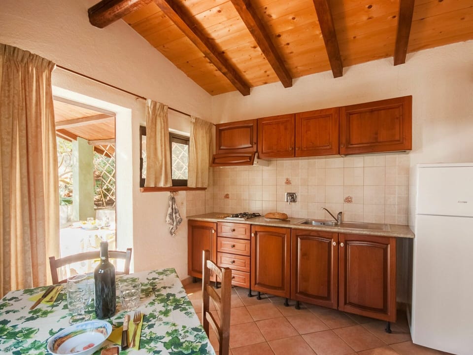 Cabinetry, Countertop, Furniture, Property, Sink, Kitchen Sink, Building, Tap, Wood, Kitchen