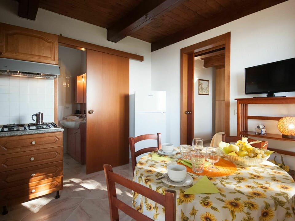 Table, Cabinetry, Furniture, Property, Building, Wood, Interior Design, Lighting, Food, Chair