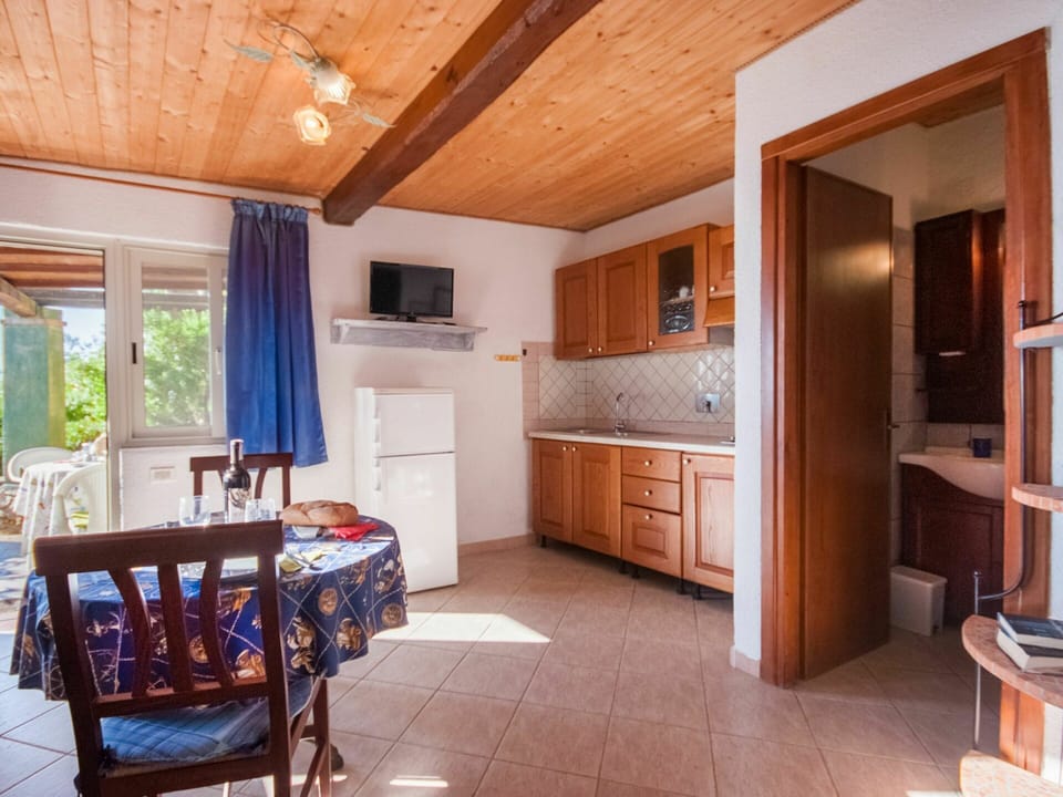 Cabinetry, Furniture, Property, Building, Window, Wood, Drawer, Interior Design, Architecture, Floor