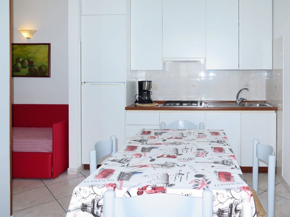 Bedroom, Furniture, Bed, Bed Sheet, Room, Bedding, Bed Frame, Property, Wall, Interior Design