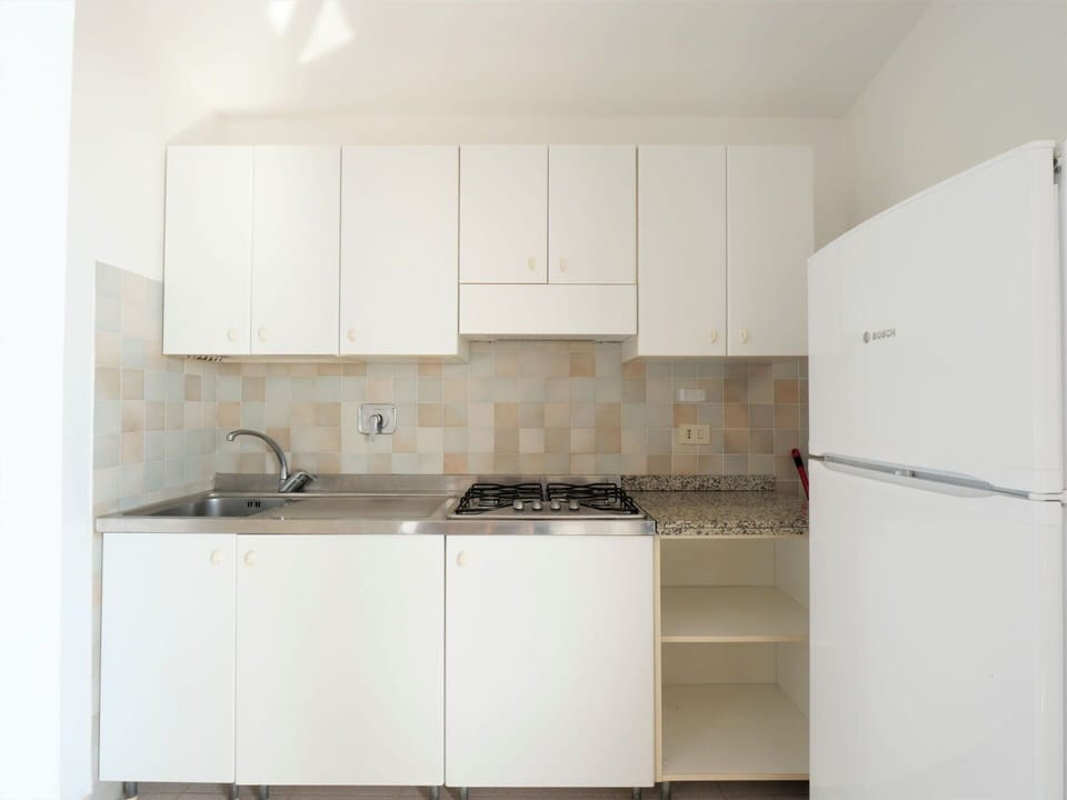 Cabinetry, Kitchen Sink, Property, Sink, Countertop, Building, Kitchen Stove, Kitchen, Kitchen Appliance, Tap