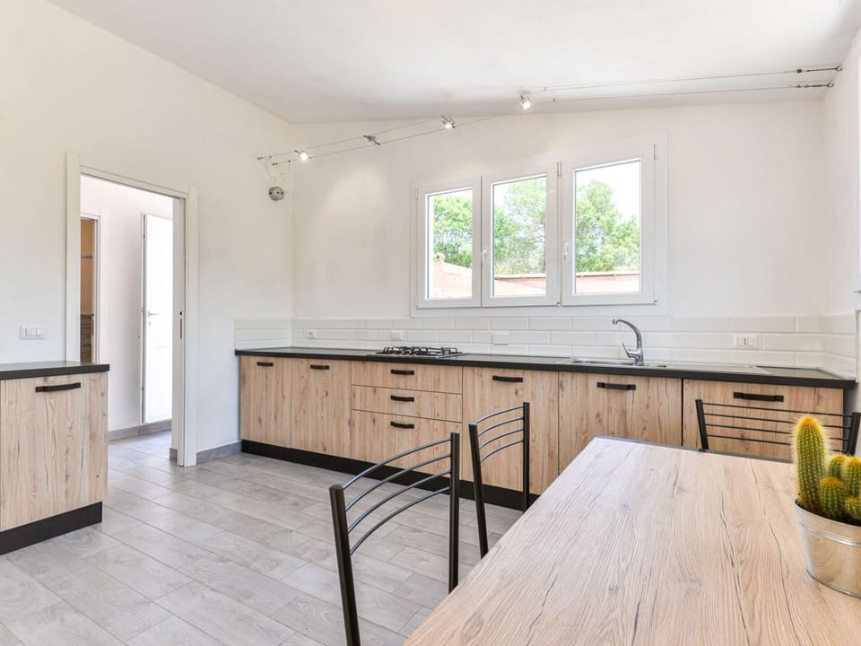 Cloud, Water, Sky, Property, Plant, Swimming Pool, Building, Window, Azure, Blue