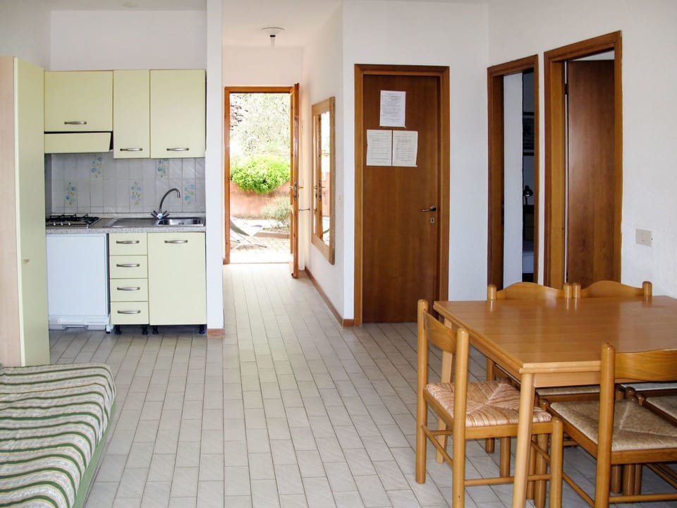 Room, Property, Furniture, Floor, Building, House, Interior Design, Table, Real Estate, Door