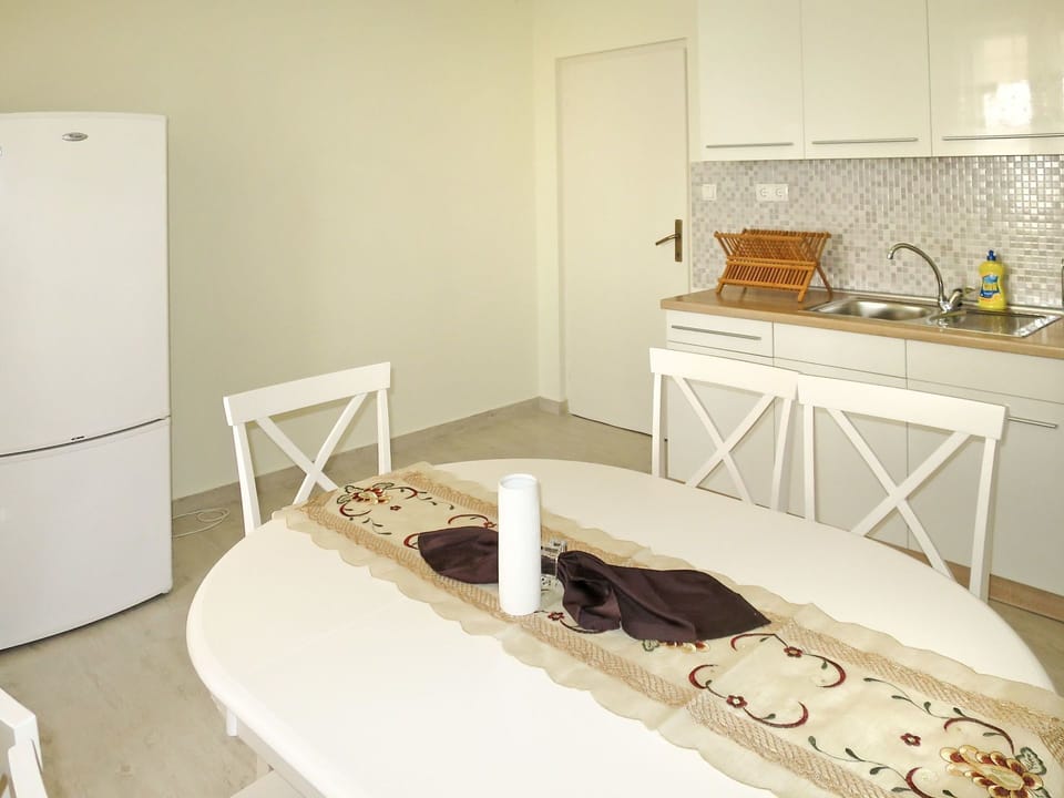 Room, Bedroom, Furniture, Bed, Property, Interior Design, Wall, Floor, Building, House