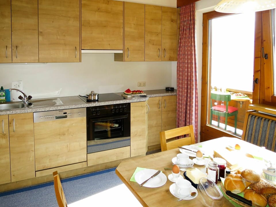 Room, Kitchen, Property, Furniture, Cabinetry, Countertop, Interior Design, House, Building, Floor