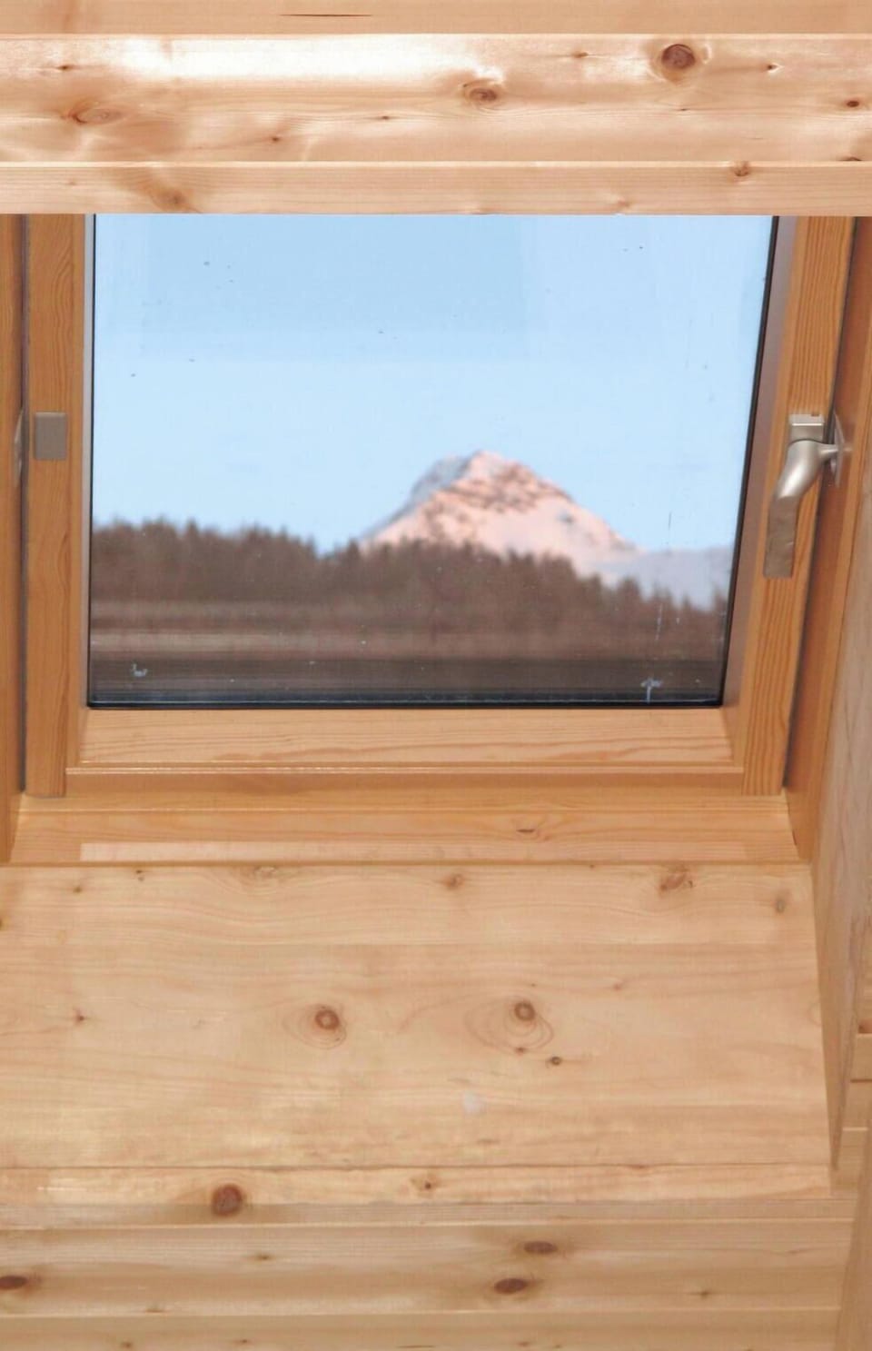 Sky, Ecoregion, Wood, Rectangle, Wood Stain, Shade, Hardwood, Landscape, Tints And Shades