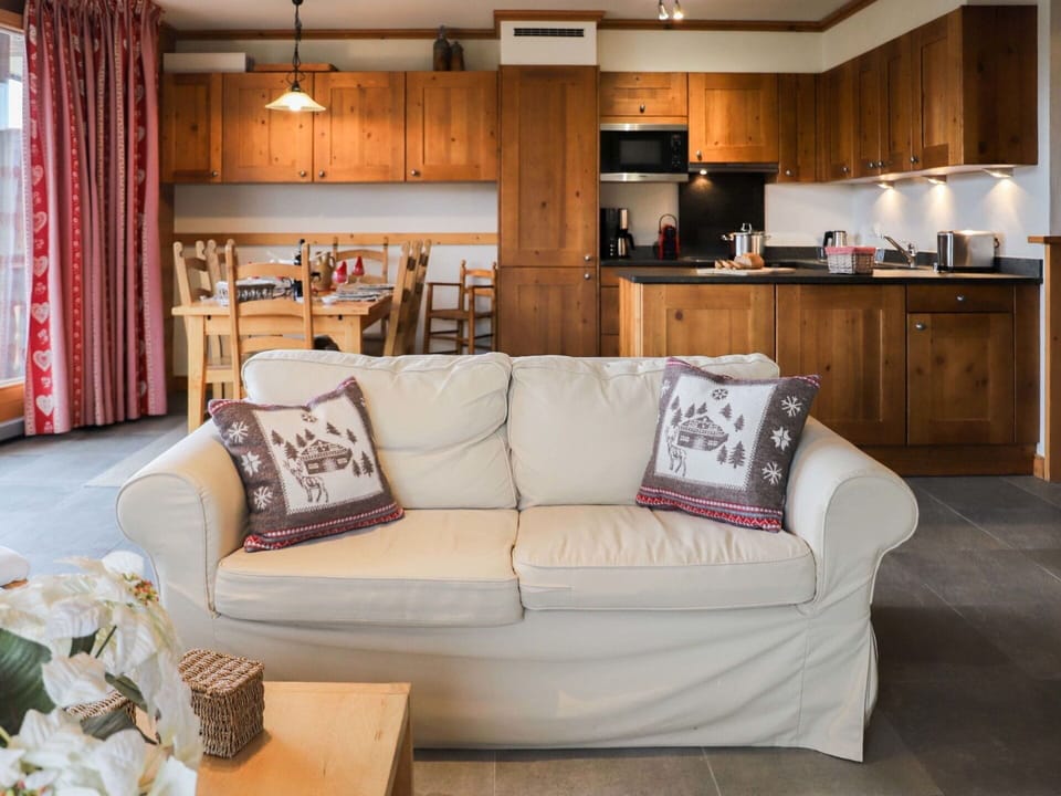 Property, Furniture, Couch, Interior Design, Lighting, Cabinetry, Wood, Living Room, Floor, Countertop