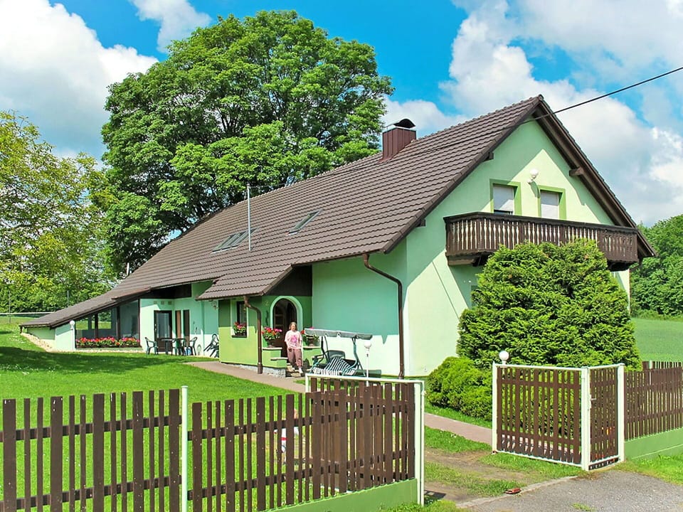 Cloud, Sky, Plant, Building, Property, Green, Tree, House, Fence, Window