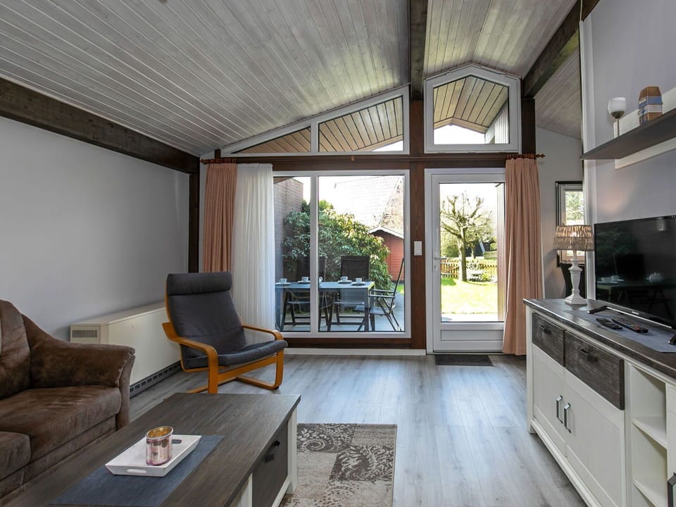 Property, Furniture, Cabinetry, Countertop, Couch, Building, Wood, Window, Interior Design, Flooring