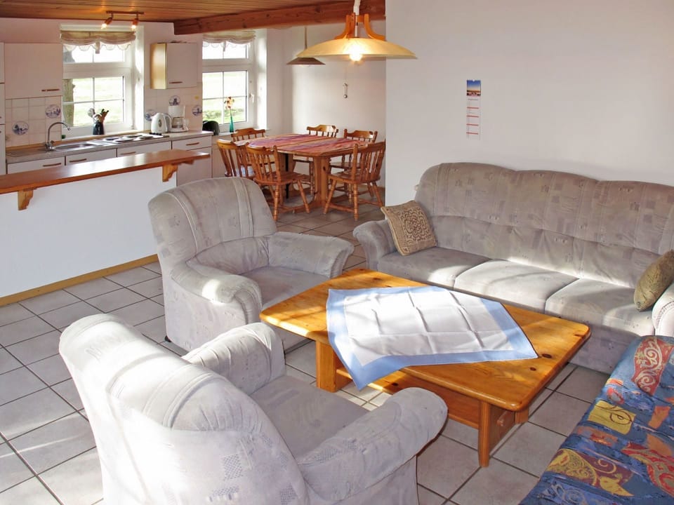 Room, Furniture, Property, Living Room, Interior Design, Floor, Table, Building, Real Estate, House