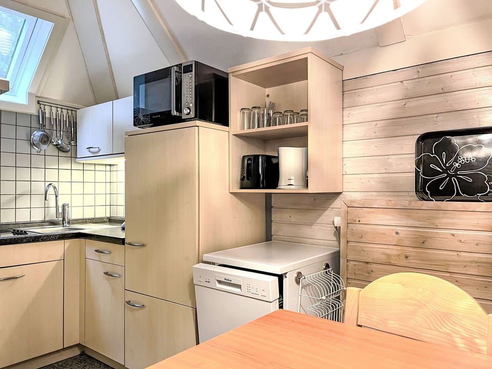 Cabinetry, Property, Furniture, Building, Wood, Countertop, Interior Design, Kitchen Stove, Table, Architecture