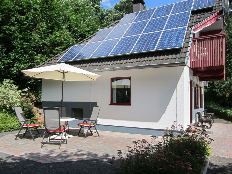 Solar Energy, House, Roof, Property, Solar Power, Home, Technology, Cottage, Building