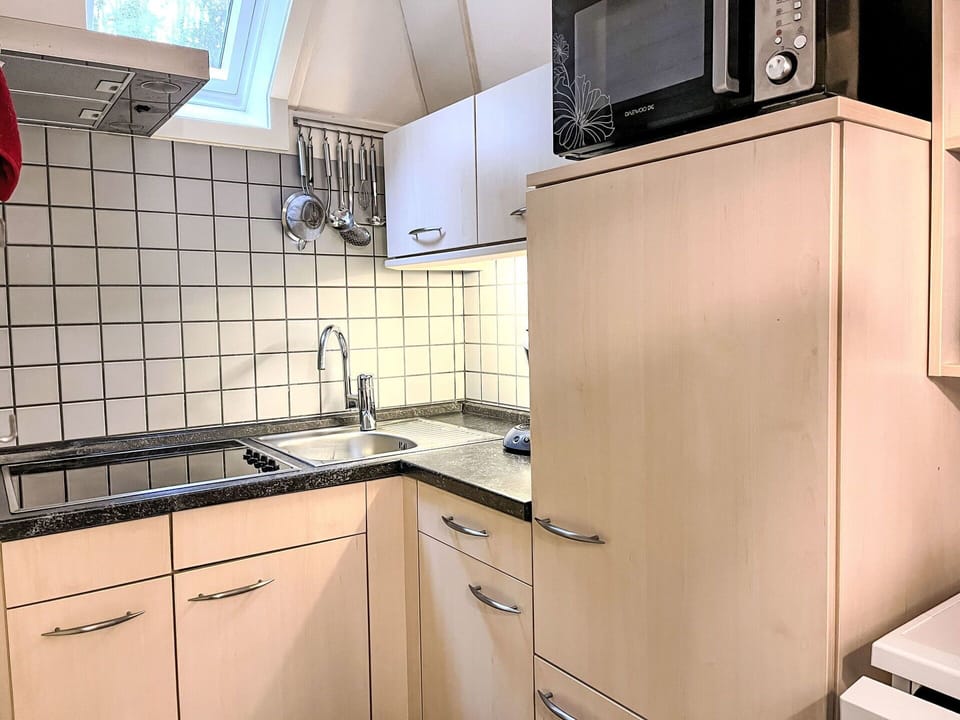 Cabinetry, Kitchen Sink, Sink, Tap, Property, Countertop, Building, Furniture, Kitchen Stove, Plumbing Fixture
