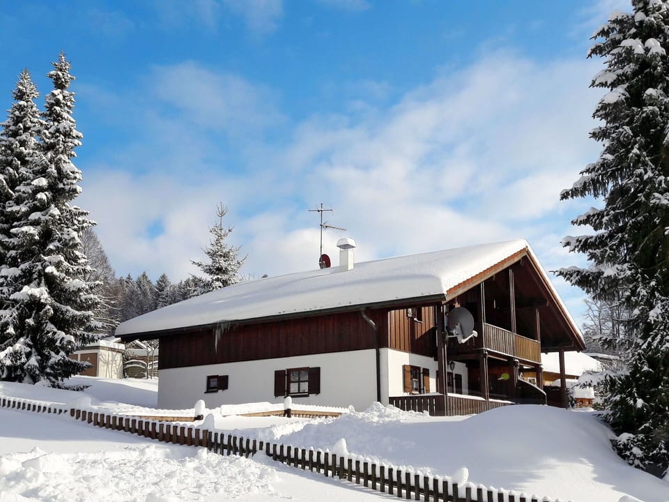 Sky, Cloud, Building, Window, Snow, Tree, House, Slope, Cottage, Freezing