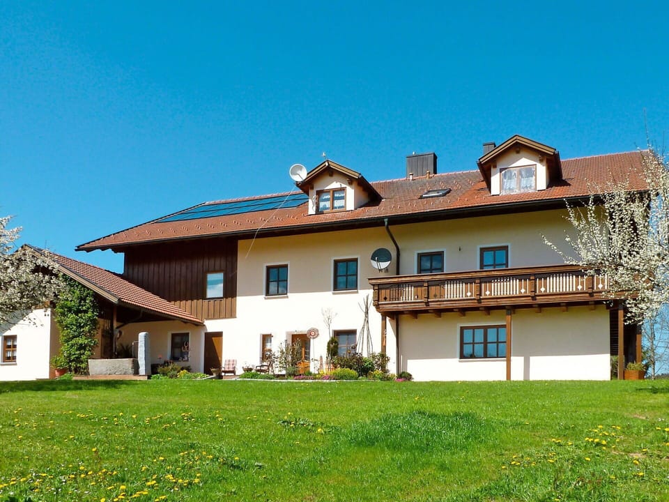Sky, Plant, Building, Window, Property, House, Tree, Grass, Land Lot, Cottage