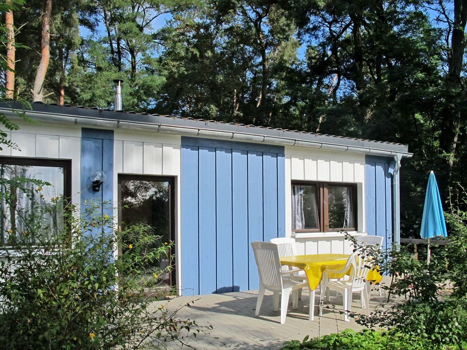 Property, House, Home, Building, Cottage, Real Estate, Tree, Shed, Architecture, Room
