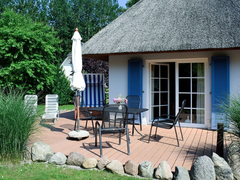 Property, Cottage, House, Building, Home, Backyard, Yard, Patio, Real Estate, Landscaping