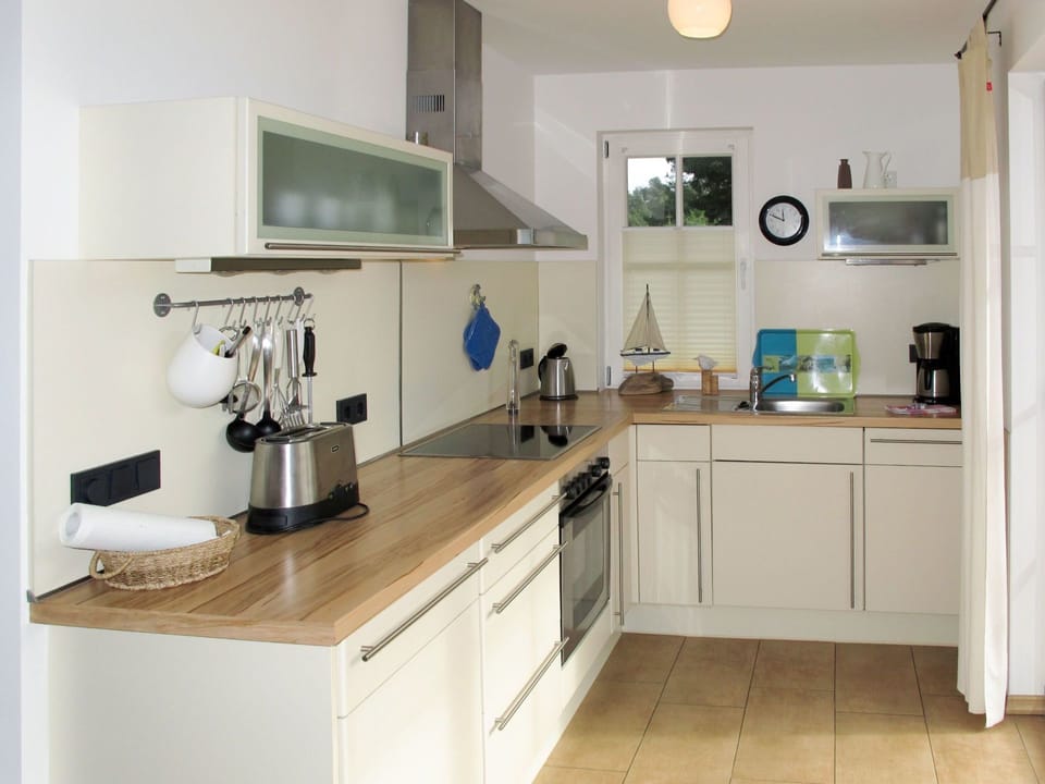 Countertop, Room, Furniture, Kitchen, Cabinetry, Property, Interior Design, Building, Sink, Floor