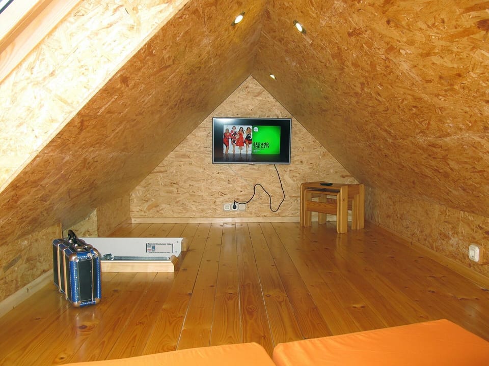 Wood, Hardwood, Room, Wood Stain, Wall, Flooring, Floor, Ceiling, Wood Flooring