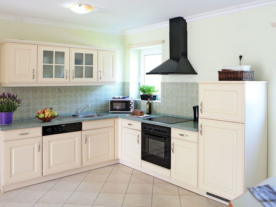 Room, Cabinetry, Furniture, Kitchen, Property, Countertop, Interior Design, Floor, Tile, Building