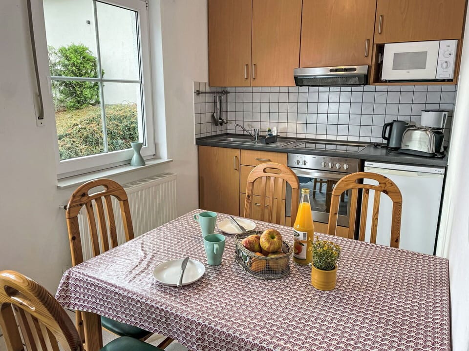 Table, Furniture, Countertop, Cabinetry, Property, Sink, Tap, Window, Kitchen Sink, Chair
