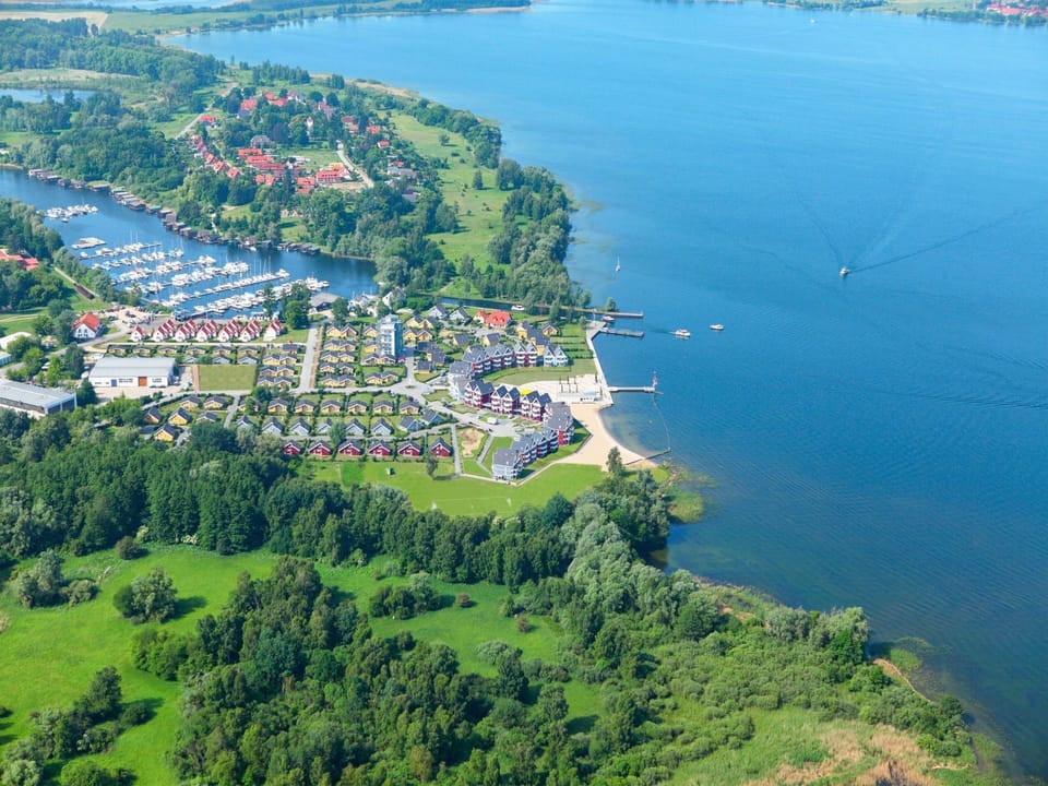 Water, Water Resources, Natural Landscape, Azure, Plant, Building, Lake, Body Of Water, Watercourse, Vegetation
