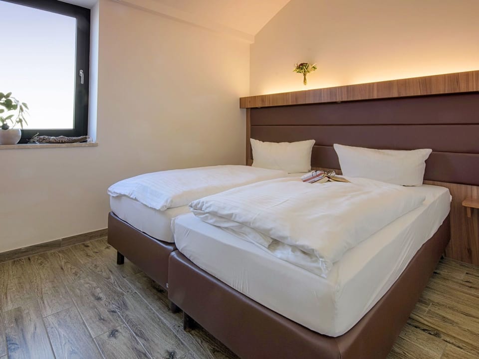 Bed, Bedroom, Furniture, Mattress, Room, Property, Bed Frame, Bedding, Floor, Bed Sheet