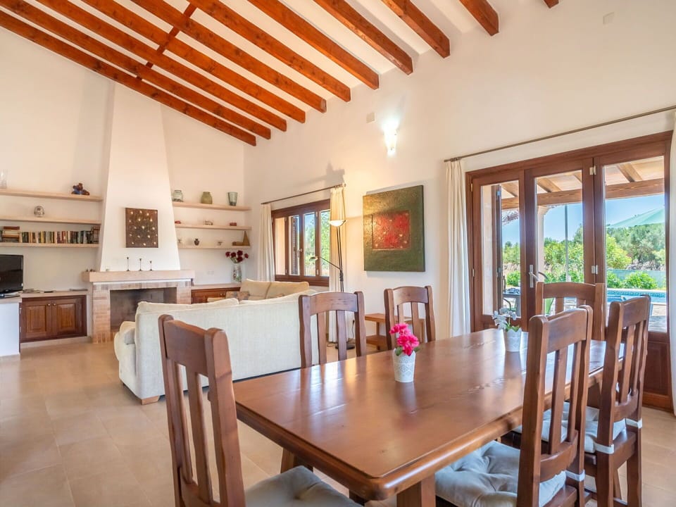 Table, Furniture, Property, Chair, Wood, Interior Design, Lighting, Flooring, Floor, Window
