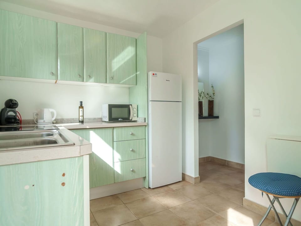 Cabinetry, Furniture, Countertop, Building, Wood, Kitchen Stove, Drawer, Interior Design, Kitchen, Flooring
