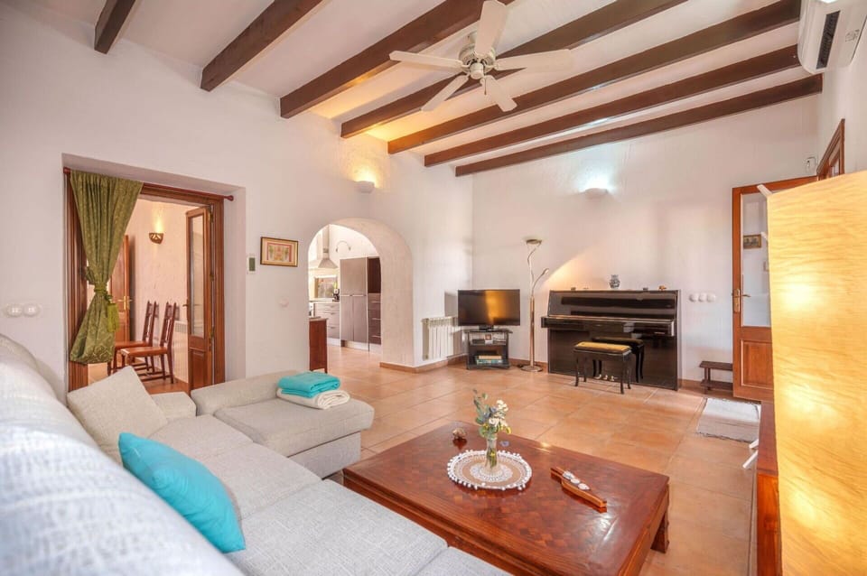 Furniture, Table, Building, Interior Design, Wood, Comfort, Floor, Couch, Flooring, Real Estate
