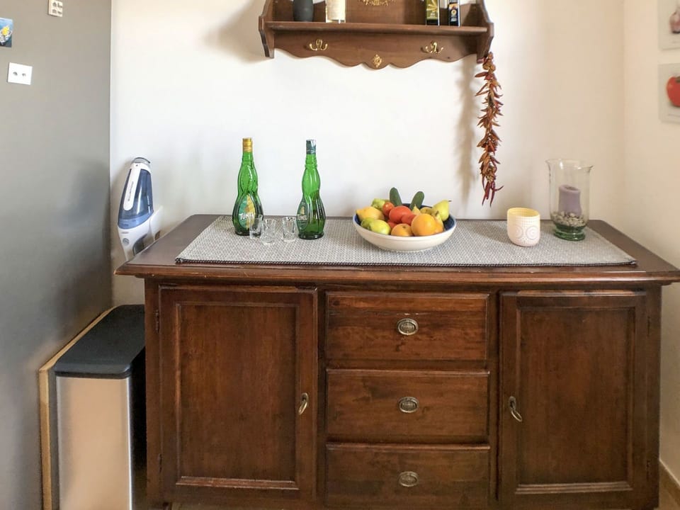 Furniture, Chest Of Drawers, Sideboard, Drawer, Room, Property, Cabinetry, Countertop, Chiffonier, Table