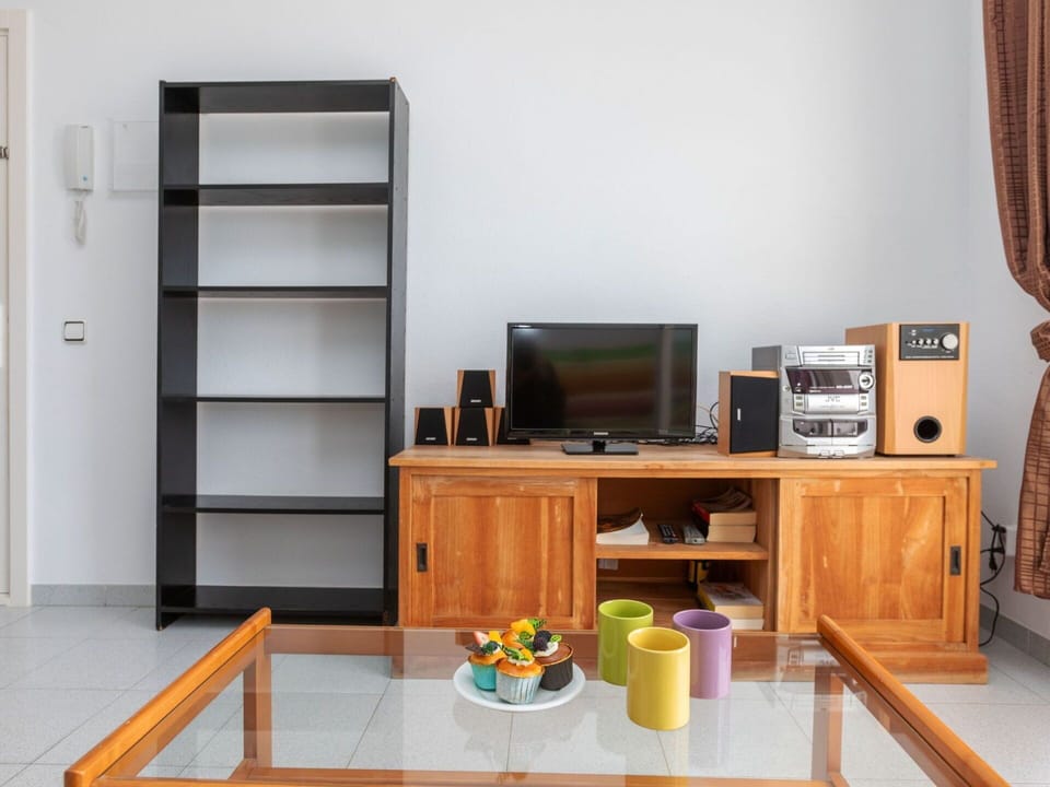 Cabinetry, Table, Computer Desk, Building, Shelving, Desk, Wood, Interior Design, Floor, Drawer