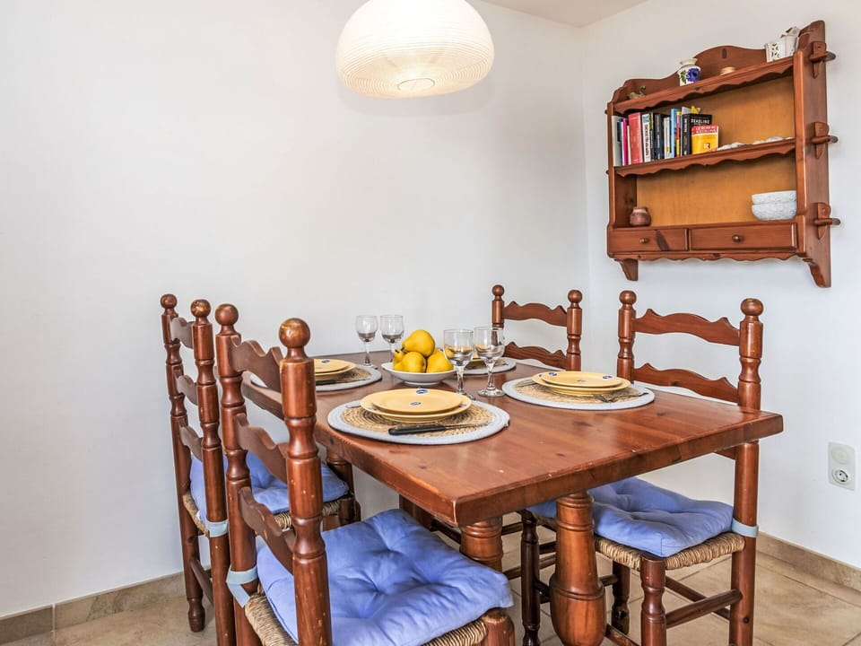 Table, Furniture, Property, Chair, Tableware, Wood, Shelf, Interior Design, Floor, Wall