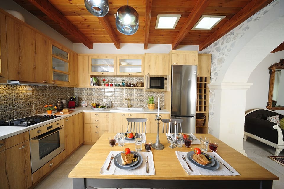 Dining table and lovely fully equipped kitchen.