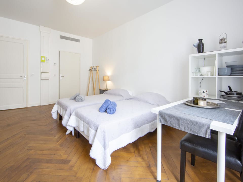 2 singles beds