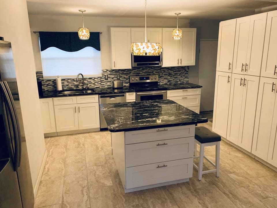You'll love this kitchen. Lots of space and super clean.