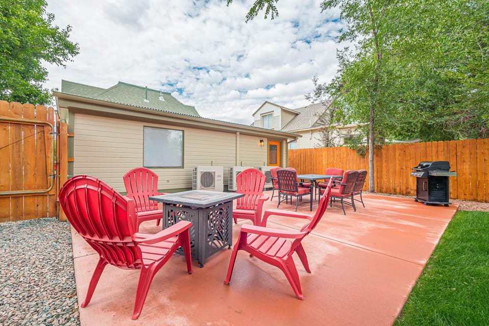 Outdoor fire pit with seating—ideal for stargazing and making s’mores with the family.
