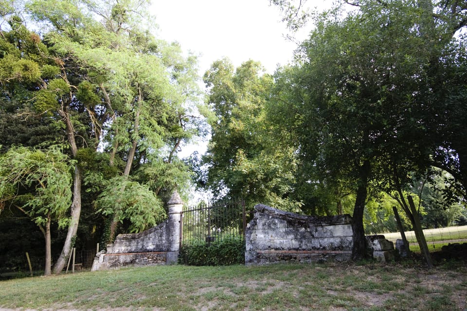 Ancient domaine entrance