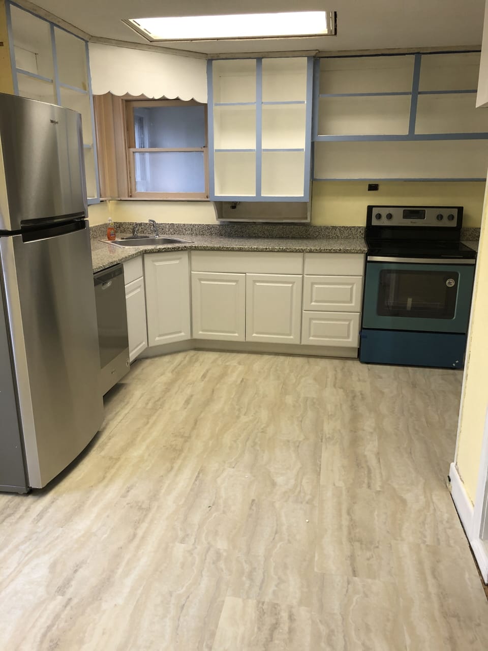 Full kitchen with all the basic dishes for you to use