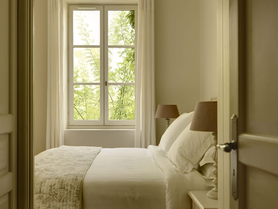 Large Chateau for rent in France, by Petit-Chateau. Com