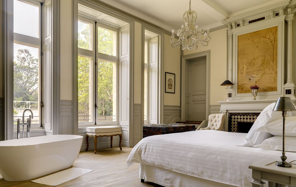 Large Chateau for rent in France, by Petit-Chateau. Com