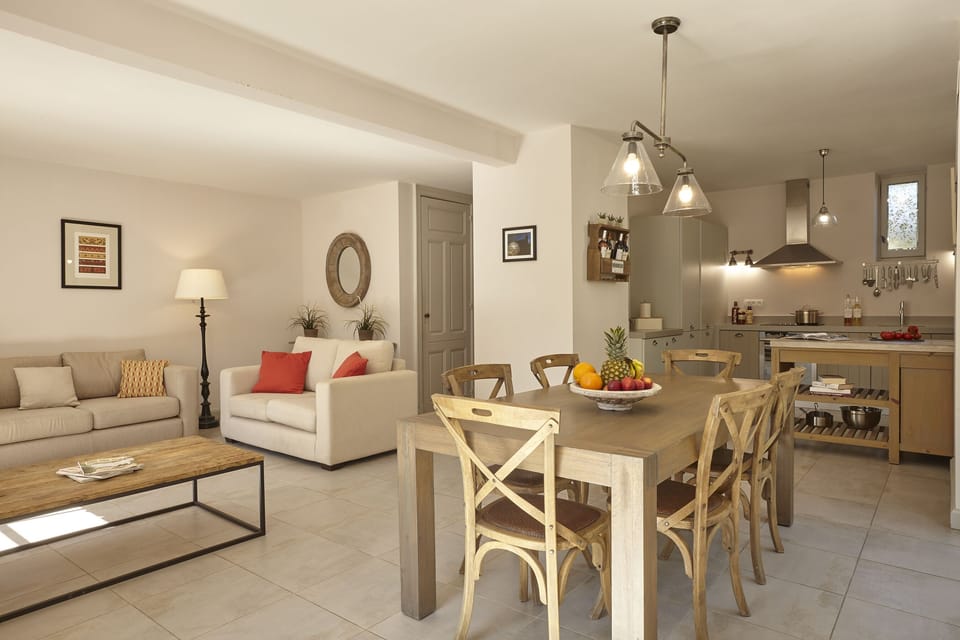 Large Chateau for rent in France, by Petit-Chateau. Com