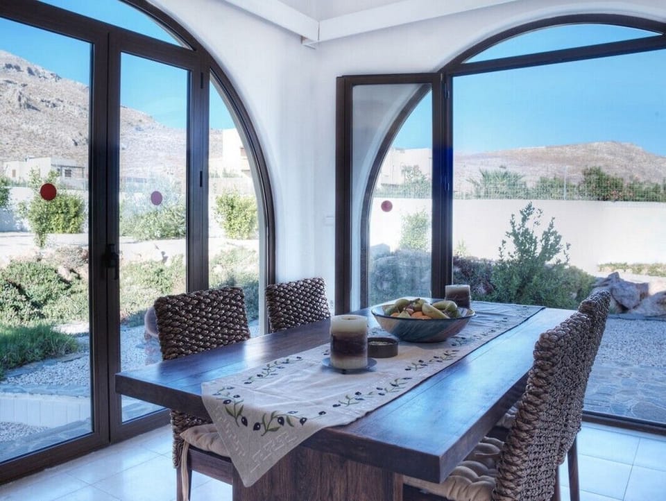 Panoramic views even from the dining table