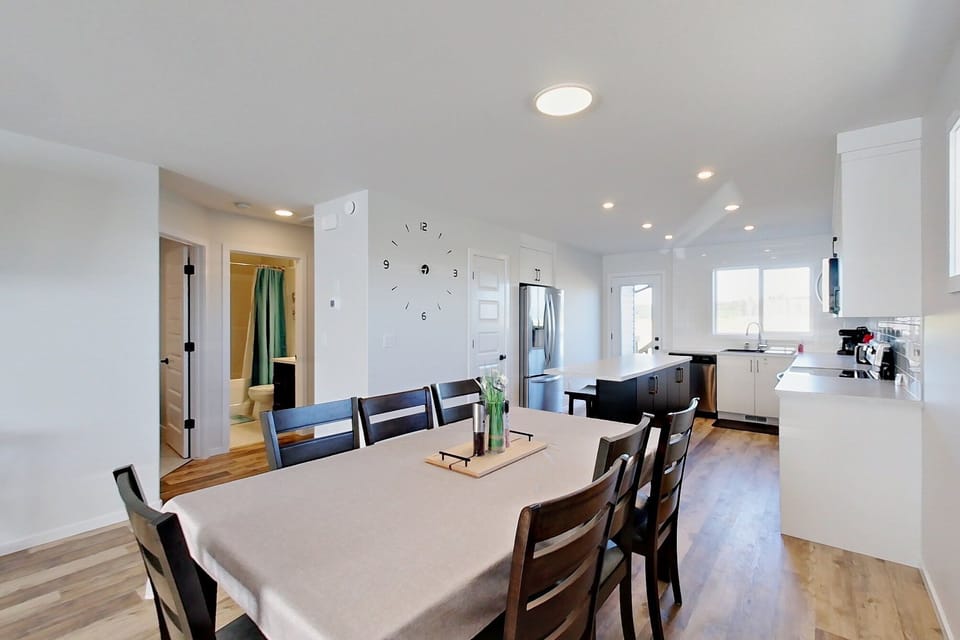 Kitchen Table seats 8 but there is two bar stools for the island as well.
