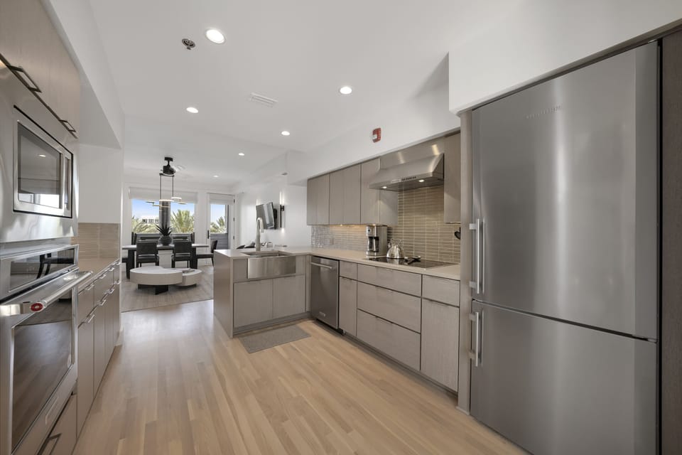 RECENTLY RENOVATED THROUGHOUT SLEEPS 6 TOTAL