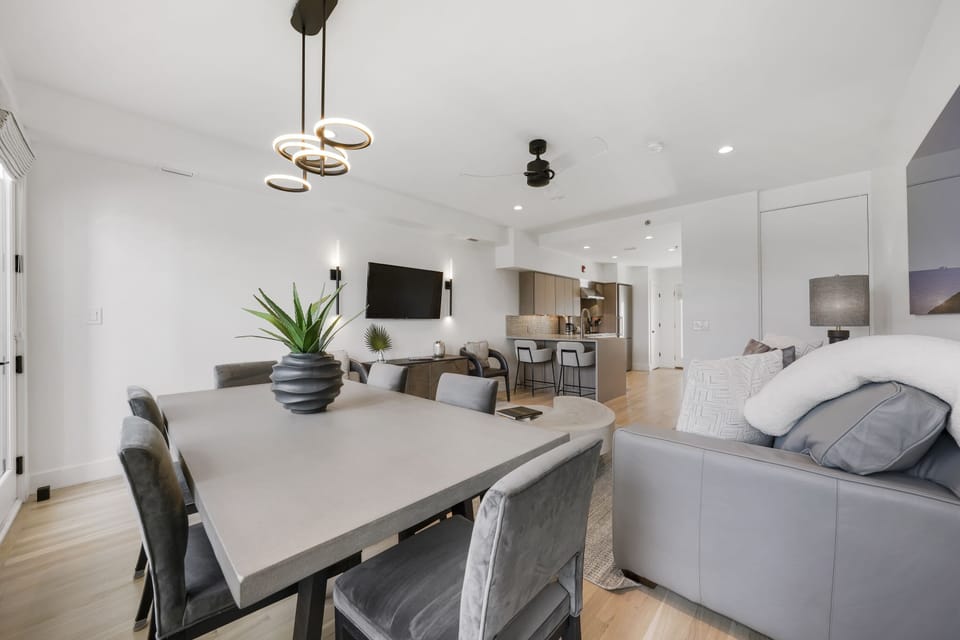 DINING AREA NEXT TO LIVING, SEATS SIX